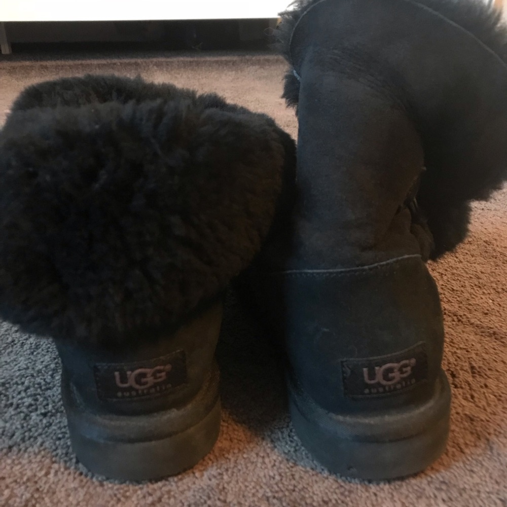 UGG - Women’s button mid calf, roll down